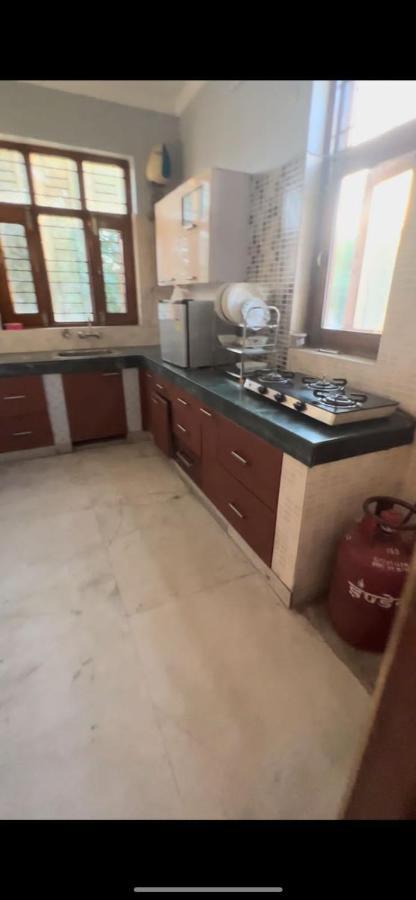 1Bhk Entire Floor With Full Kitchen And 2 Halls Very Spacious Near Medanta Hospital Best For Parties Gurgaon Eksteriør billede